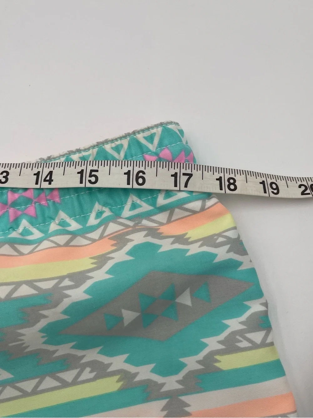 Chubbies Men’s Large Swim Trunks Aztec Print Swimming Board Shorts 5” Inseam